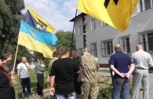 Пікет прокуратури: активісти вимагали відставки прокурора Пікет прокуратури: активісти вимагали відставки прокурора
