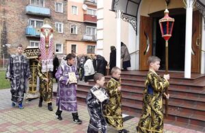 Винос Плащаниці у Хресто-Воздвиженському храмі міста Нововолинська (фоторепортаж) Винос Плащаниці у Хресто-Воздвиженському храмі міста Нововолинська (фоторепортаж)