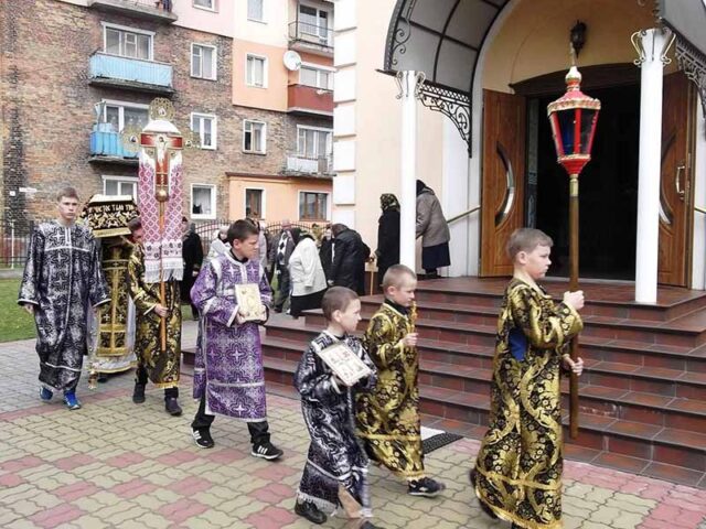 Винос Плащаниці у Хресто-Воздвиженському храмі міста Нововолинська (фоторепортаж) Винос Плащаниці у Хресто-Воздвиженському храмі міста Нововолинська (фоторепортаж)