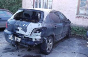 У центрі міста спалили автомобіль на польських номерах У центрі міста спалили автомобіль на польських номерах