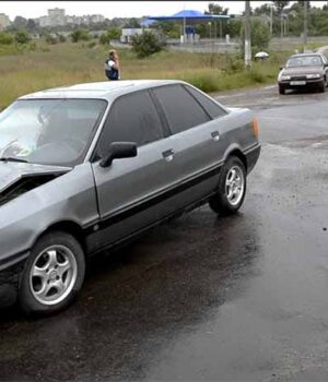 Повертав на 15-й мікрорайон і врізався в автомобіль на перехресті