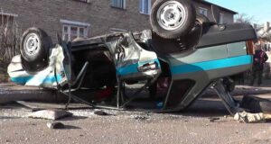 ДТП на перехресті вулиць Кобзаря та Миру: від удару перевернулось авто з охоронцями фірми «Арсенал» ДТП на перехресті вулиць Кобзаря та Миру: від удару перевернулось авто з охоронцями фірми «Арсенал»