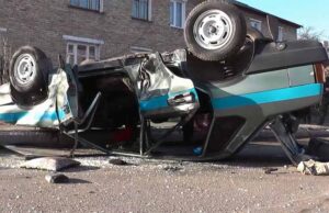 ДТП на перехресті вулиць Кобзаря та Миру: від удару перевернулось авто з охоронцями фірми «Арсенал» ДТП на перехресті вулиць Кобзаря та Миру: від удару перевернулось авто з охоронцями фірми «Арсенал»