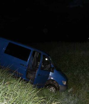 ДТП на Шахтарському: мікроавтобус мало не в'їхав в озеро!