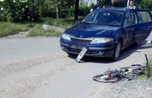 ДТП на вулиці Філатова: легковик збив хлопчика на велосипеді ДТП на вулиці Філатова: легковик збив хлопчика на велосипеді