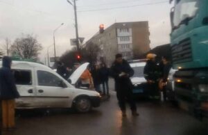 ДТП в районі автостанції: двох дітей забрала «швидка» (ВІДЕО) ДТП в районі автостанції: двох дітей забрала «швидка» (ВІДЕО)