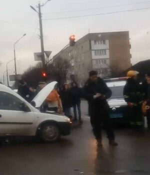dtp-photo ДТП в районі автостанції: двох дітей забрала «швидка» (ВІДЕО)