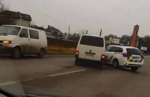 На об’їзній аварія за участю поліцейського автомобіля та Фольксвагена На об'їзній аварія за участю поліцейського автомобіля та Фольксвагена