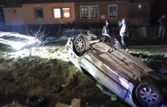 Легковик «Volvo» злетів з об’їзної дороги Нововолинська та перевернувся Легковик «Volvo» злетів з об'їзної дороги Нововолинська та перевернувся