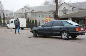 «Поцілував – і навтьоки»: чергова аварія біля клубу «DonBass» (фото, відео) – ОНОВЛЕНО «Поцілував - і навтьоки»: чергова аварія біля клубу «DonBass» (фото