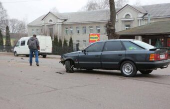 «Поцілував – і навтьоки»: чергова аварія біля клубу «DonBass» (фото, відео) – ОНОВЛЕНО «Поцілував - і навтьоки»: чергова аварія біля клубу «DonBass» (фото