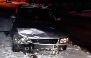 Поламані знаки та побиті авто, – ДТП на перехресті вулиць Грушевського та Небесної Сотні Поламані знаки та побиті авто