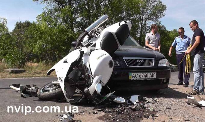 ДТП в районі молокозаводу: не розминулись мотоцикл і легковик ДТП в районі молокозаводу: не розминулись мотоцикл і легковик