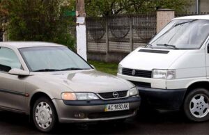 ДТП на перехресті вулиць Миру та Сковороди: зіткнулись легковик та мікроавтобус ДТП на перехресті вулиць Миру та Сковороди: зіткнулись легковик та мікроавтобус