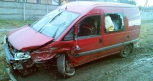 Аварія біля “козлячого” парку: розтрощив авто й накивав п’ятами Аварія біля "козлячого" парку: розтрощив авто й накивав п'ятами