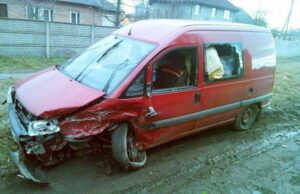 Аварія біля “козлячого” парку: розтрощив авто й накивав п’ятами Аварія біля "козлячого" парку: розтрощив авто й накивав п'ятами