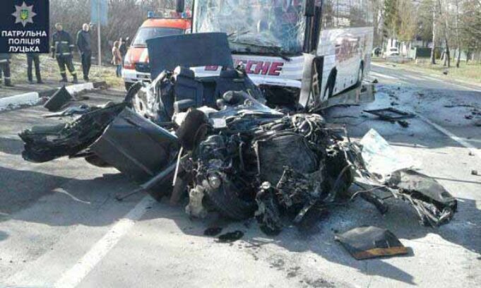 Четверо людей загинули у ДТП неподалік Володимира, двоє загиблих проживали у Нововолинську Четверо людей загинули у ДТП неподалік Володимира