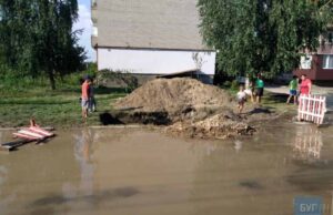 У Нововолинську вдруге прорвало новий водопровід: затопило вулиці. ВІДЕО У Нововолинську вдруге прорвало новий водопровід: затопило вулиці. ВІДЕО