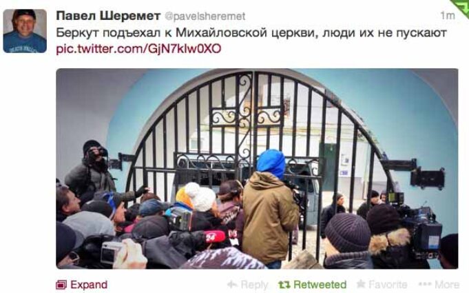 Сьогодні о 4:00 ранку «беркут» силою розігнав мітинг на #Євромайдані!!! Люди поховались у Соборі! Сьогодні о 4:00 ранку «беркут» силою розігнав мітинг на #Євромайдані!!! Люди поховались у Соборі!