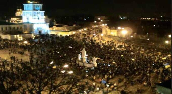 Шановні нововолинці!!! Майбутнє України в небезпеці! Не будьте байдужі! Шановні нововолинці!!! Майбутнє України в небезпеці! Не будьте байдужі!