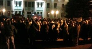 На Нововолинському Майдані цілодобово чергують депутати На Нововолинському Майдані цілодобово чергують депутати