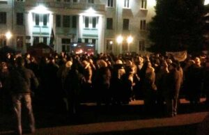 На Нововолинському Майдані цілодобово чергують депутати На Нововолинському Майдані цілодобово чергують депутати