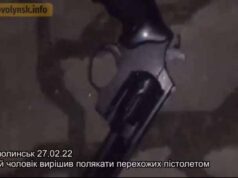 У Нововолинську перехожі затримали чоловіка з пістолетом і передали поліції У Нововолинську перехожі затримали чоловіка з пістолетом і передали поліції