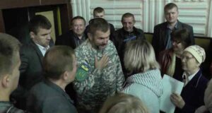 Комбат Береза та кандидат у нардепи Гузь зустрілися з нововолинцями (ВІДЕО) Комбат Береза та кандидат у нардепи Гузь зустрілися з нововолинцями (ВІДЕО)