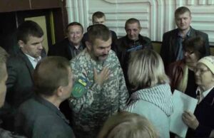 Комбат Береза та кандидат у нардепи Гузь зустрілися з нововолинцями (ВІДЕО) Комбат Береза та кандидат у нардепи Гузь зустрілися з нововолинцями (ВІДЕО)