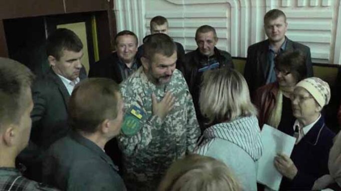 Комбат Береза та кандидат у нардепи Гузь зустрілися з нововолинцями (ВІДЕО) Комбат Береза та кандидат у нардепи Гузь зустрілися з нововолинцями (ВІДЕО)