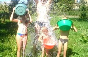 Волонтер кинув виклик мерові Сапожнікову в #IceBucketChallenge Волонтер кинув виклик мерові Сапожнікову в #IceBucketChallenge