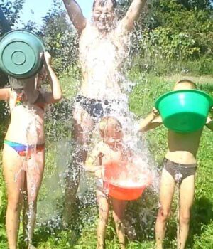 Волонтер кинув виклик мерові Сапожнікову в #IceBucketChallenge