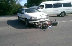 ДТП на об’їздній: легковик здійснив наїзд на скутер (відео) ДТП на об'їздній: легковик здійснив наїзд на скутер (відео)