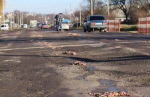 Курячі відходи на дорозі біля «Курчака» (ФОТО/ВІДЕО) Курячі відходи на дорозі біля «Курчака» (ФОТО/ВІДЕО)