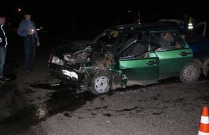 Жахлива аварія на перехресті біля Центрального ринку (ФОТО/ВІДЕО) Жахлива аварія на перехресті біля Центрального ринку (ФОТО/ВІДЕО)