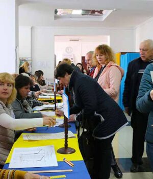 Нововолинськ обирає Президента. На 12:00 проголосували близько 20% виборців міста