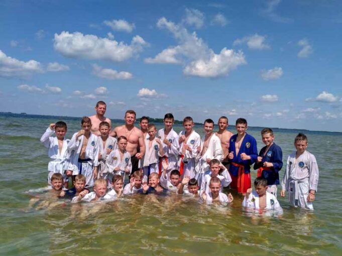 Спортсмени федерації рукопашного бою «РУБІЖ» тренувались на Світязі Спортсмени федерації рукопашного бою «РУБІЖ» тренувались на Світязі
