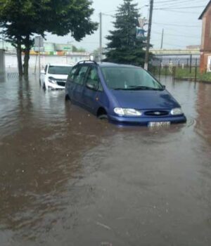 img_20180618_163203 Літня злива у Нововолинську. Затоплена вулиця