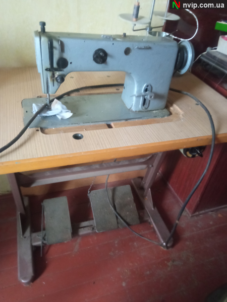 Продам швейну машинку з приводом радянського зразка