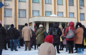 Біля міської ради відбувся мітинг проти підняття тарифів (ВІДЕО) Біля міської ради відбувся мітинг проти підняття тарифів (ВІДЕО)