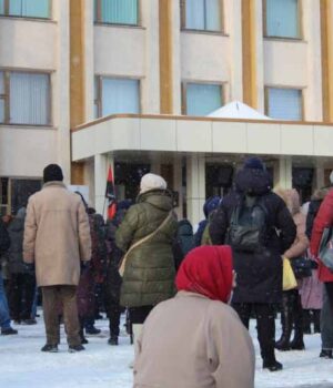 Біля міської ради відбувся мітинг проти підняття тарифів (ВІДЕО)
