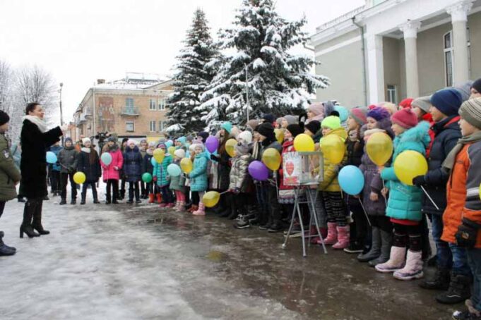 26 тисяч гривень зібрали завдяки благодійній акції у Нововолинську на підтримку онкохворого Романа Гальчика 26 тисяч гривень зібрали завдяки благодійній акції у Нововолинську на підтримку онкохворого Романа Гальчика