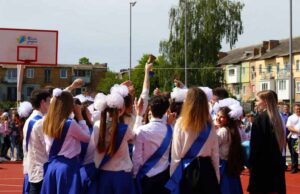 Свято останнього дзвоника у школі №1 Колегіум (ФОТО/ВІДЕО) Свято останнього дзвоника у школі №1 Колегіум (ФОТО/ВІДЕО)