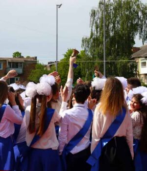 Свято останнього дзвоника у школі №1 Колегіум (ФОТО/ВІДЕО)
