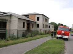 На території лікарні диміла закинута будівля (ФОТО) На території лікарні диміла закинута будівля (ФОТО)