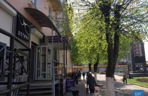 Вночі в центрі міста розбили вікна та пограбували магазин! Вночі в центрі міста розбили вікна та пограбували магазин!