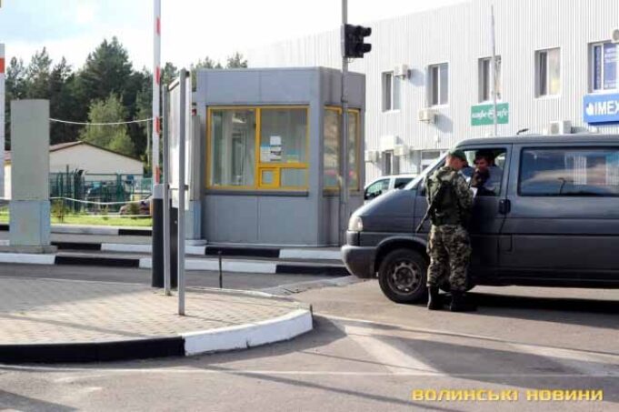 Чому “Айдар” стоїть на Ягодинській митниці Чому "Айдар" стоїть на Ягодинській митниці