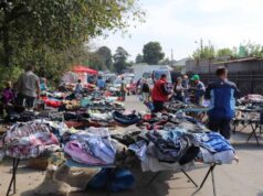 У Нововолинську ринок – на проїжджій частині: з торговців беруть плату за оренду місць на... У Нововолинську ринок - на проїжджій частині: з торговців беруть плату за оренду місць на дорозі