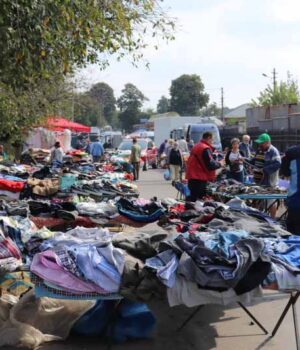 У Нововолинську ринок - на проїжджій частині: з торговців беруть плату за оренду місць на дорозі