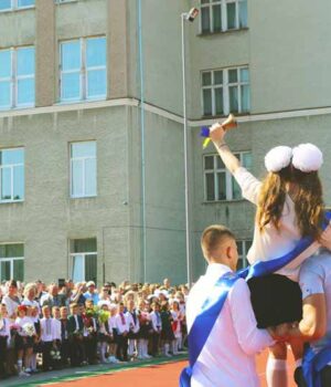 Останній дзвоник у НВК нововолинській спеціалізованій школі №1 Колегіум (ФОТО/ВІДЕО)